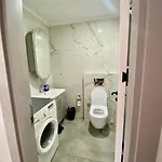 דירה Stylish 1br Flat Pool View & 10 Min Walk To