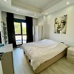 아파트 Stylish 1br Flat Pool View & 10 Min Walk To *