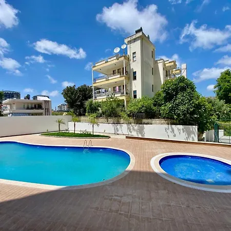 Stylish 1br Flat Pool View & 10 Min Walk To *