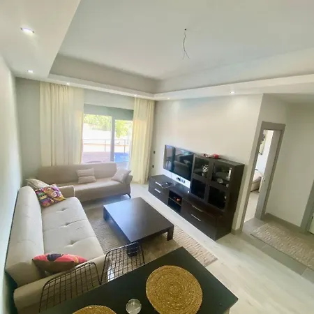 Stylish 1br Flat Pool View & 10 Min Walk To Apartman