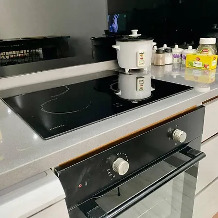 Daire Stylish 1br Flat Pool View & 10 Min Walk To