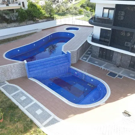 Stylish 1br Flat Pool View & 10 Min Walk To *