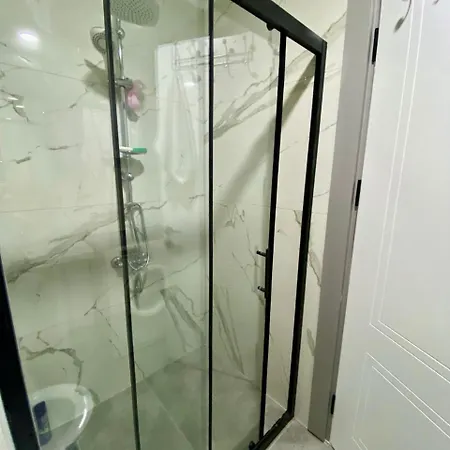 Stylish 1br Flat Pool View & 10 Min Walk To Apartman