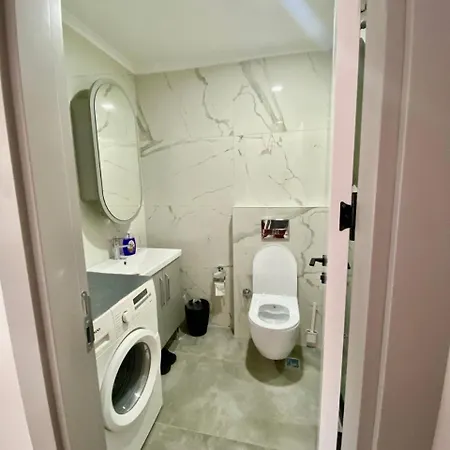 Apartman Stylish 1br Flat Pool View & 10 Min Walk To