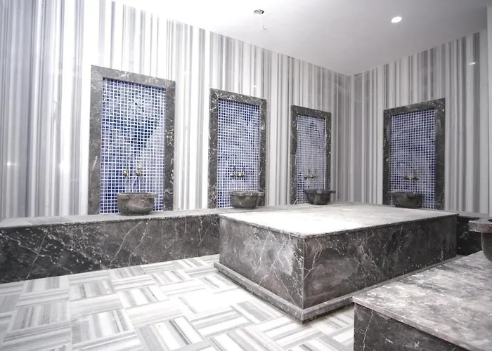 Stylish 1br Flat Pool View & 10 Min Walk To *