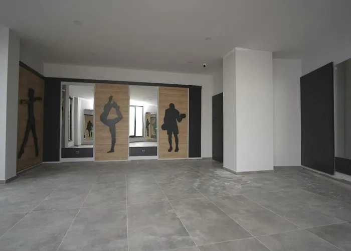 דירה Stylish 1br Flat Pool View & 10 Min Walk To אלאניה