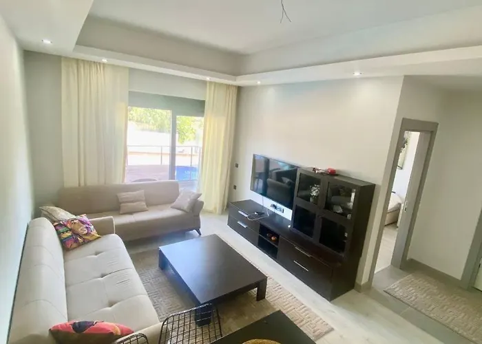 Stylish 1br Flat Pool View & 10 Min Walk To Apartment