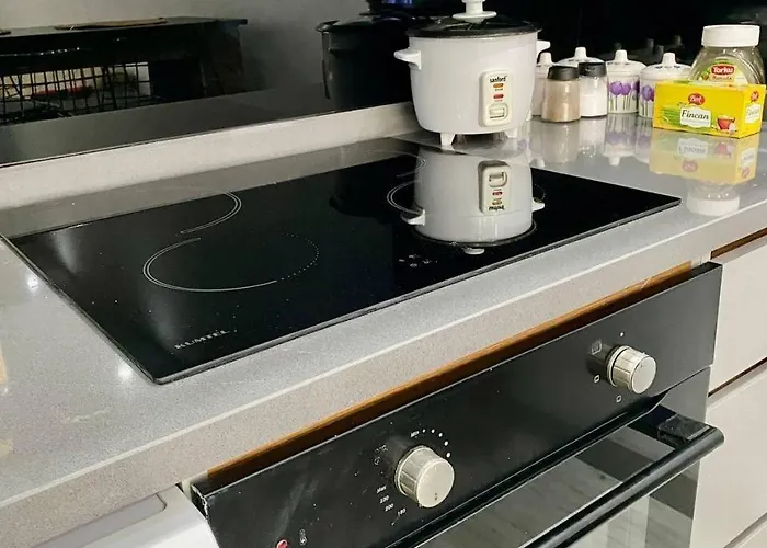 Apartment Stylish 1br Flat Pool View & 10 Min Walk To