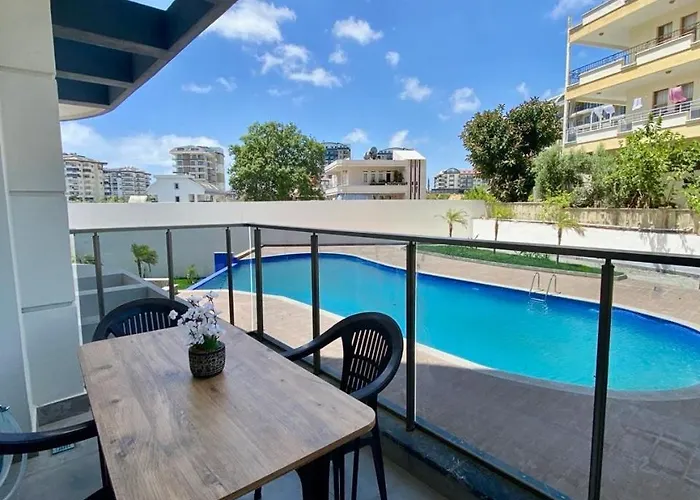 Apartment Stylish 1br Flat Pool View & 10 Min Walk To *